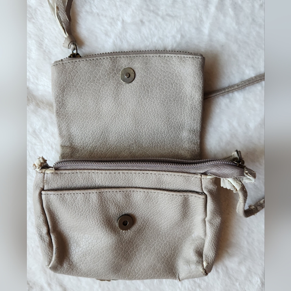 Mossimo Supply Co Gray Crossbody Bag with Adjustable Strap - Picture 11 of 12